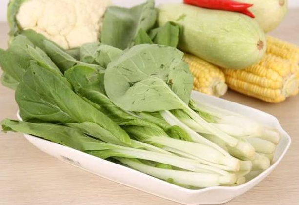 给小白菜施肥时需要注意什么?