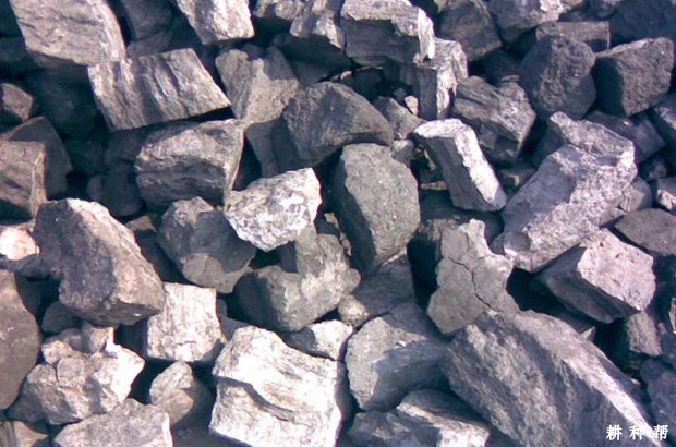 菠萝怎么用电石催花？