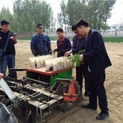 厂家直销田耐尔多功能移栽机，茄子移栽机，栽植机，栽苗机，移栽机厂家