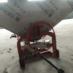 大容量撒肥机 四轮拖拉机带的不锈钢撒肥机农田颗粒肥施肥器 场上作业机械