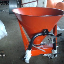 企业优质CDR--600铁桶撒肥机  欢迎实地洽谈 施肥机