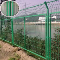 四川绿色养殖用铁丝网护栏网养鸡防护网波浪形荷兰网厂家