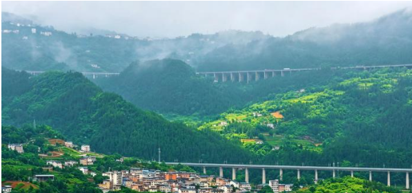 湖北巴东：淤泥滩变打卡地 和美村寨激活流域经济